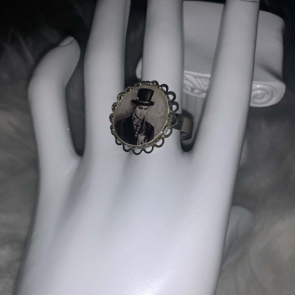 Cameo ring